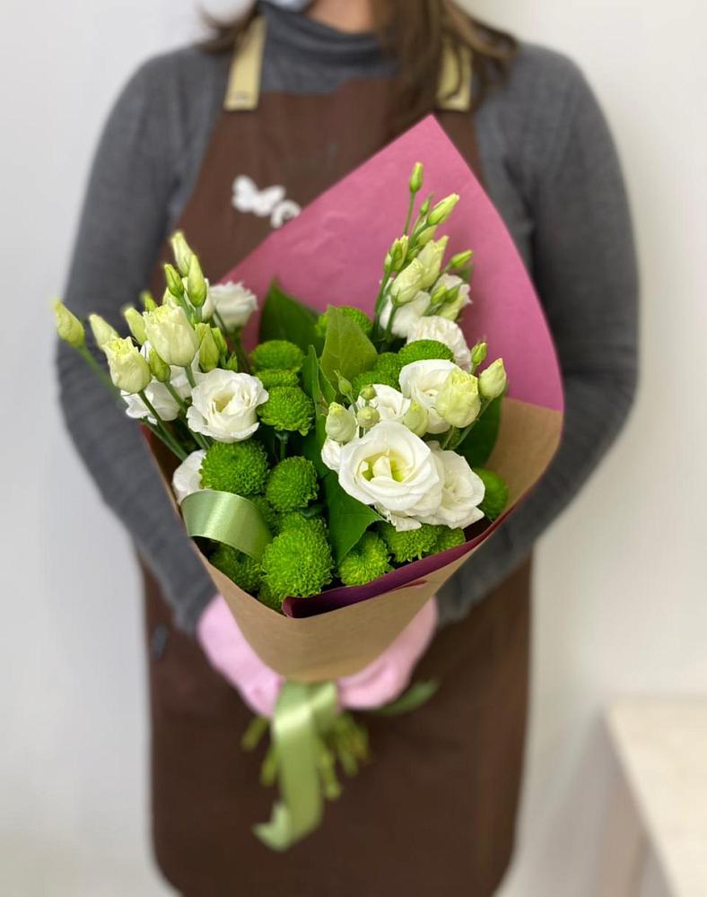 Букет морозный день в Адамий Букет цветов из: Хризантемы и Лизиантусы в Адамий