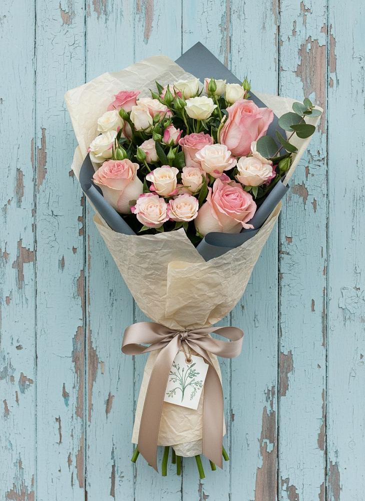 Букет цветов из: Розы в Адамий