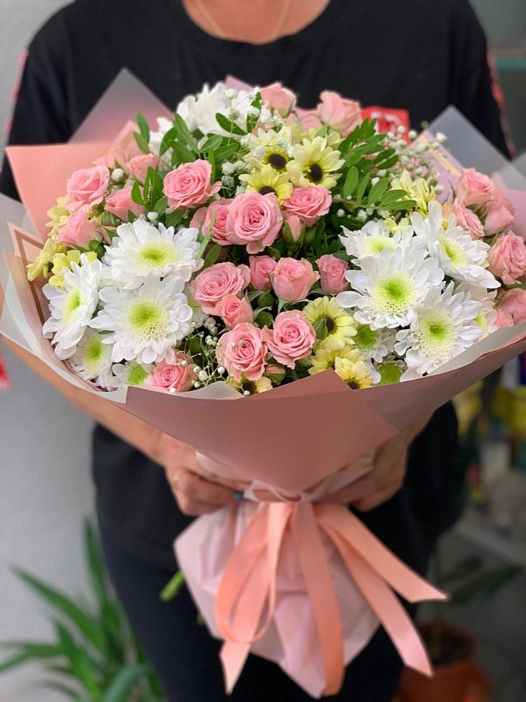 Букет цветов из: Розы и Хризантемы в Адамий