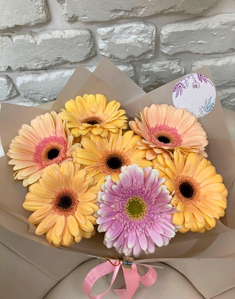 Букет цветов из: Герберы в Адамий