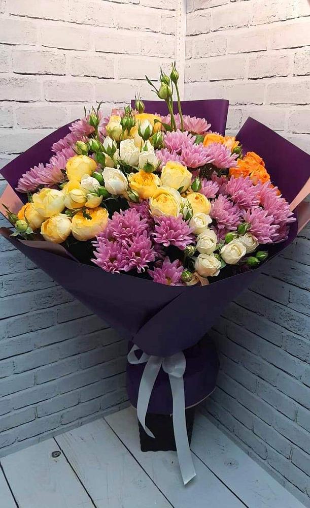 Букет цветов из: Хризантемы и Розы в Адамий