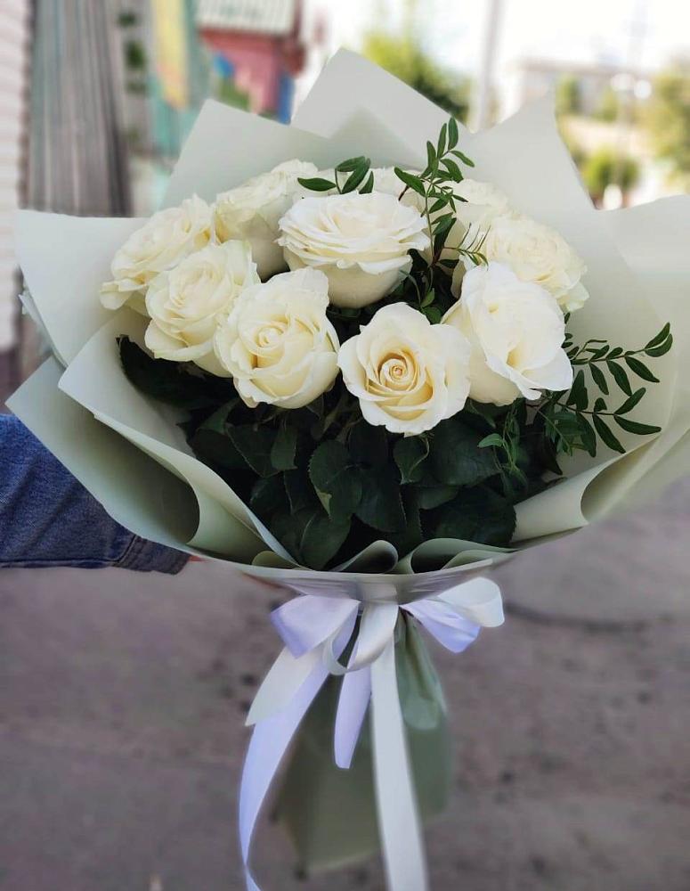 Букет Белые розы Проуд в Адамий