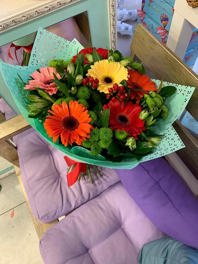 Букет цветов из: Герберы, Хризантемы и Альстромерии в Адамий