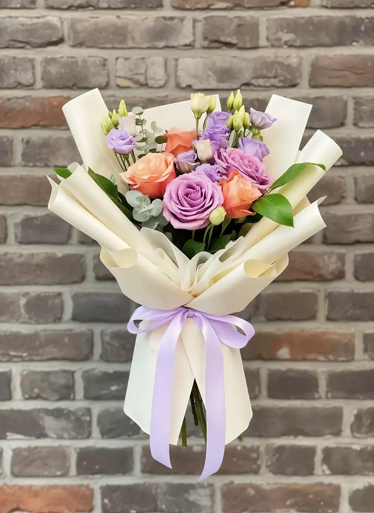 Букет цветов из: Лизиантусы и Розы в Адамий