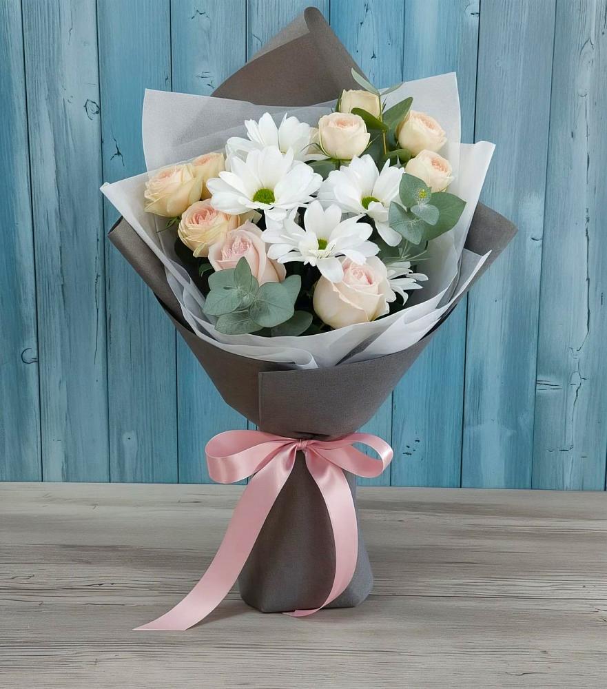 Букет цветов из: Хризантемы и Розы в Адамий
