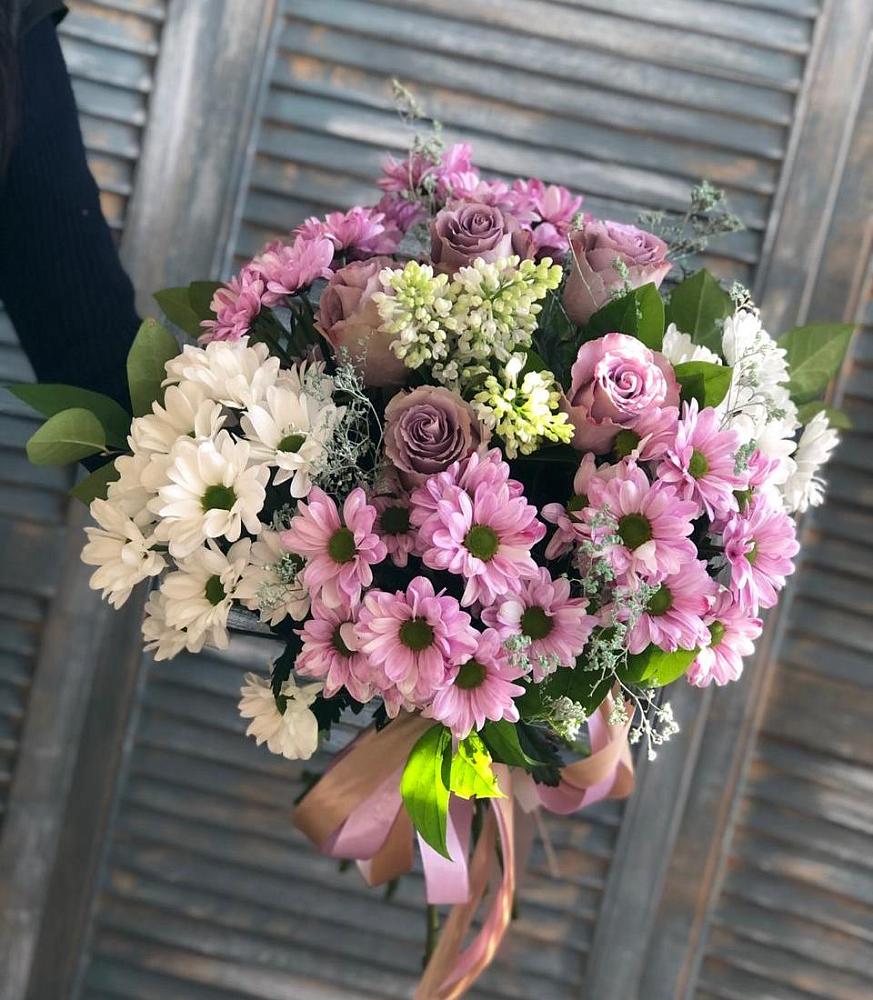 Букет цветов из: Хризантемы и Розы в Адамий