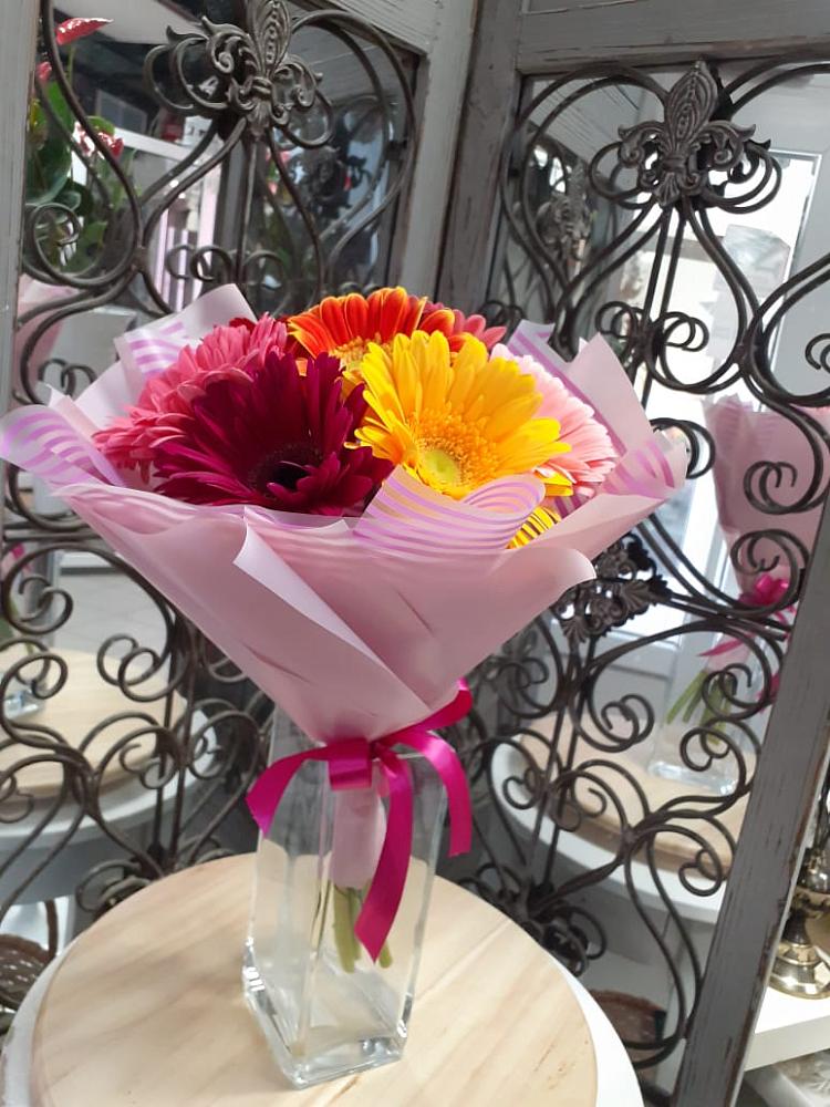 Букет цветов из: Герберы в Адамий