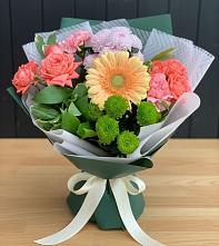 Букет цветов из:  Гвоздики, Розы, Герберы и Хризантемы #REPLACE_PRED# Адамий