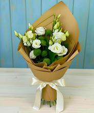 Букет цветов из:  Хризантемы и Лизиантусы в Адамий