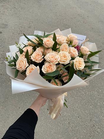 Букет Кремовые розы Латте в Адамий
