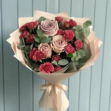 Букет цветов из:  Гвоздики и Розы в Адамий
