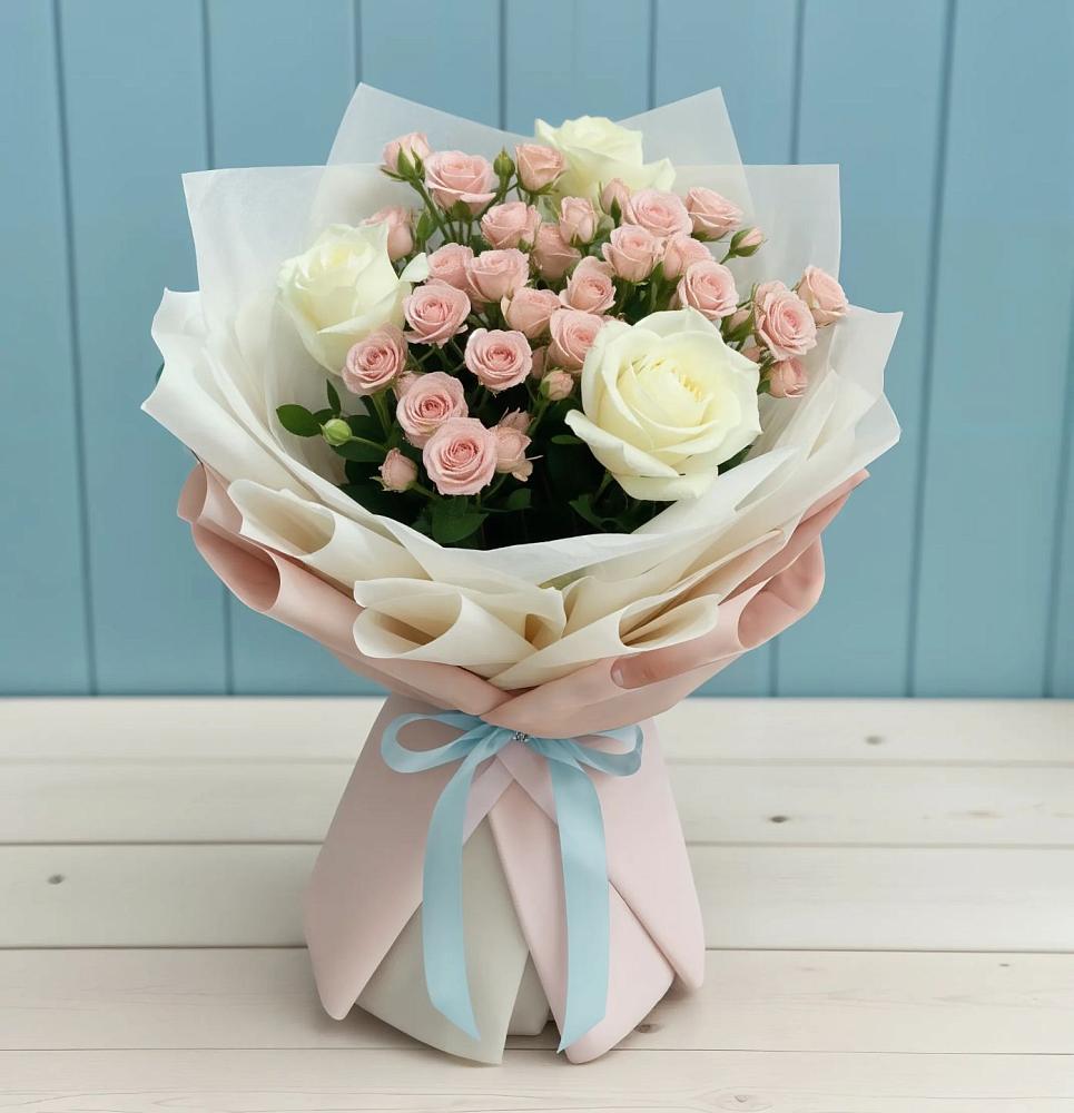 Букет цветов из: Розы в Адамий